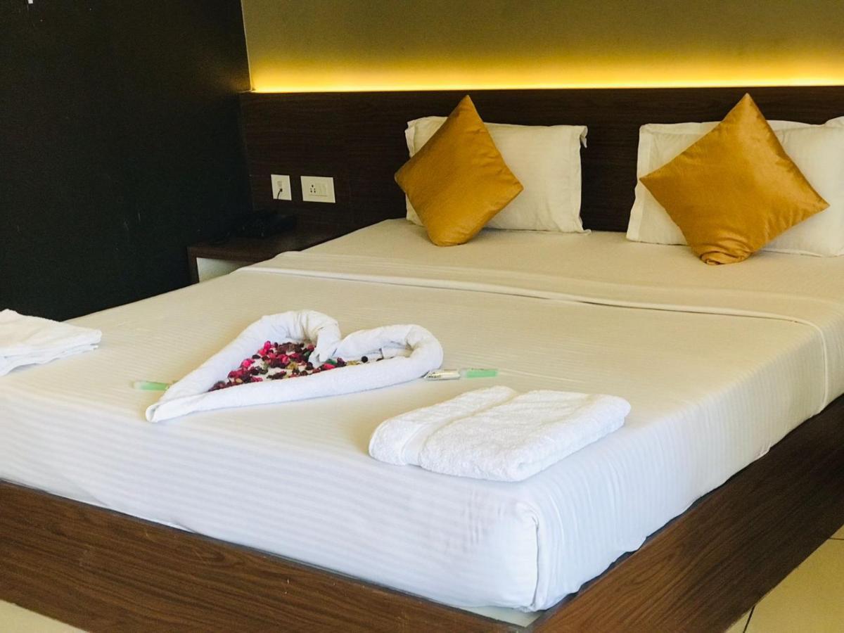 Wayanad Royal Crown Hotel Калпата Екстериор снимка