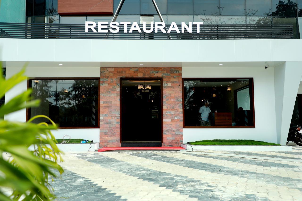 Wayanad Royal Crown Hotel Калпата Екстериор снимка