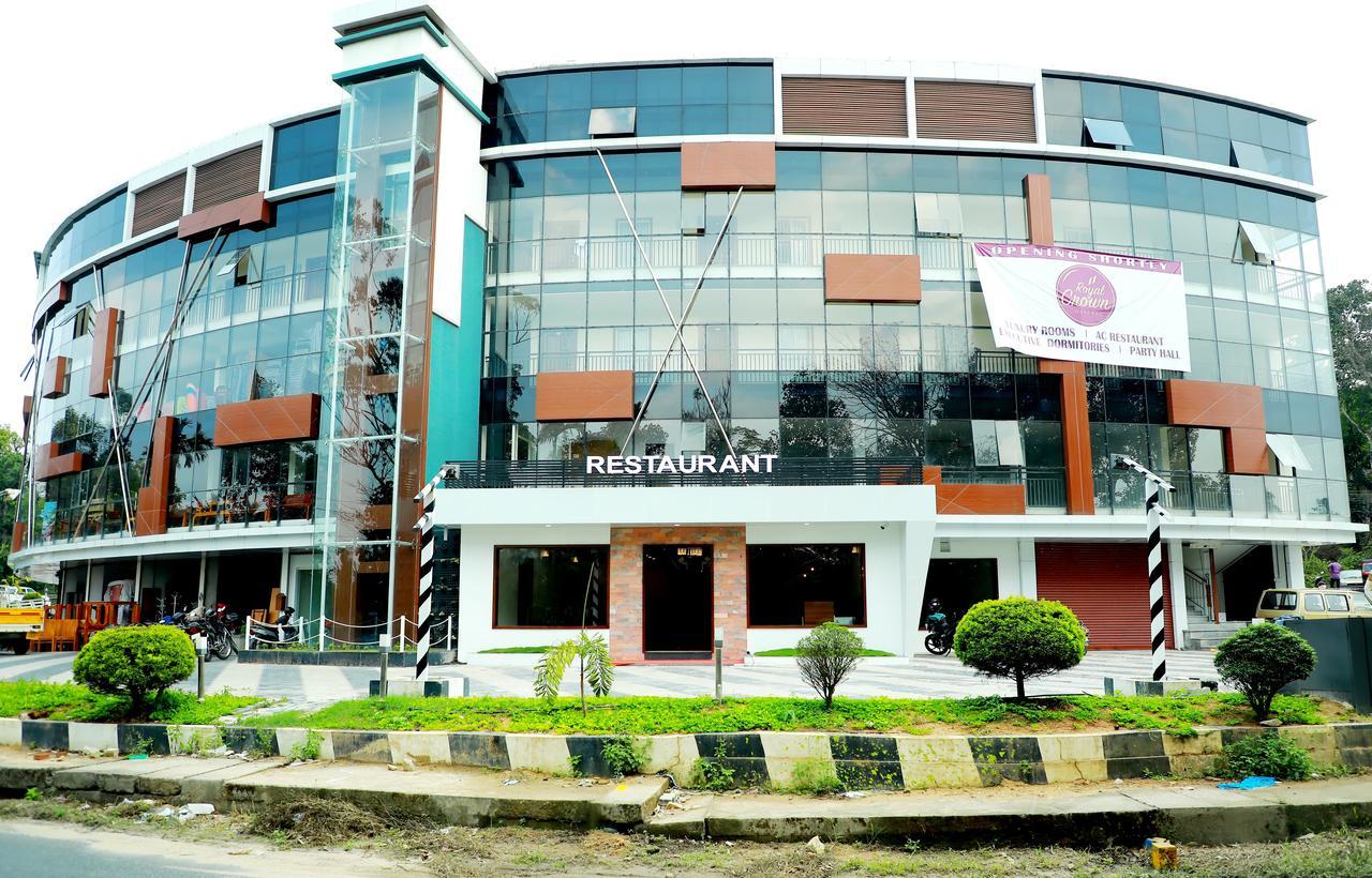 Wayanad Royal Crown Hotel Калпата Екстериор снимка