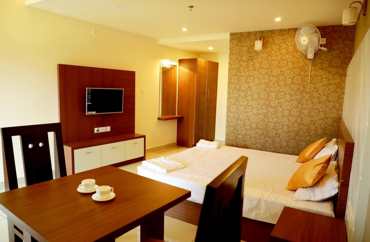 Wayanad Royal Crown Hotel Калпата Екстериор снимка
