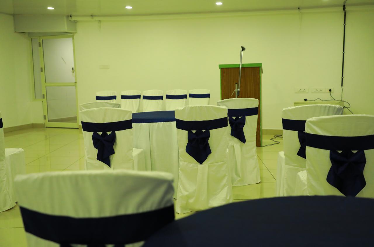 Wayanad Royal Crown Hotel Калпата Екстериор снимка