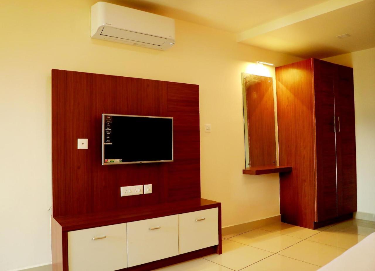 Wayanad Royal Crown Hotel Калпата Екстериор снимка